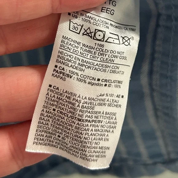 Old navy everyday pinstripe button up shirt top - Picture 4 of 6